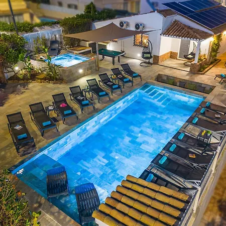 Holiday Home In Albufeira With Private Pool البوفيرا